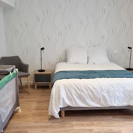 Chaleureux Avec Wifi Et Grand Jardin, Pres De Disneyland - Fr-1-532-22 Nyaraló *