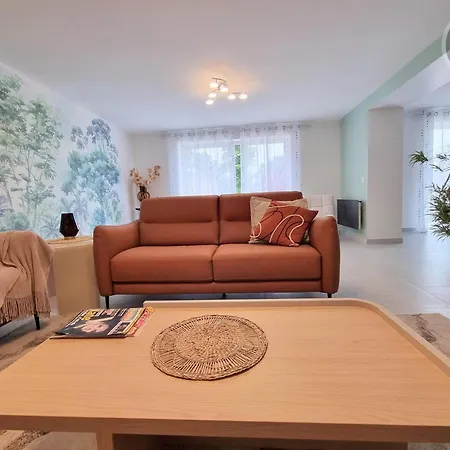 Chaleureux Avec Wifi Et Grand Jardin, Pres De Disneyland - Fr-1-532-22