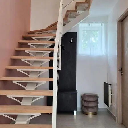 Nyaraló Chaleureux Avec Wifi Et Grand Jardin, Pres De Disneyland - Fr-1-532-22